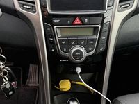 Gebraucht Hyundai i30 128 PS (94 kW) 2014 Braun Kleinwagen