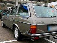 Gebraucht Mercedes E230 136 PS (100 kW) 1979 Grau Kombi