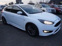 Gebraucht Ford Focus ST-Line 125 PS (91 kW) 2017 Weiß Limousine
