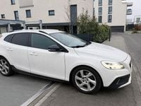 Gebraucht Volvo V40 CC Momentum 152 PS (111 kW) 2016 Weiß Kombi