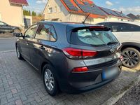 Gebraucht Hyundai i30 99 PS (72 kW) 2019 Grau Kleinwagen