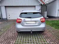 Gebraucht Mercedes A180 122 PS (89 kW) 2014 Silber Kleinwagen