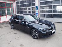 Gebraucht BMW 330e Sport Line 292 PS (214 kW) 2022 Saphirschwarz metallic Kombi