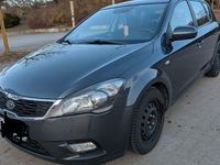 Gebraucht Kia Ceed Vision 90 PS (66 kW) 2011 Grau Kleinwagen