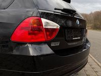 Gebraucht BMW 318 143 PS (105 kW) 2008 Schwarz Kombi