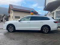 Gebraucht VW Passat Business 150 PS (110 kW) 2025 Pure white Kombi