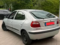 Gebraucht Renault Mégane 107 PS (78 kW) 2001 Silber Limousine