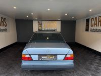 Second-hand Mercedes E230 132 CP (97 kW) 1991 Albastru Berlinǎ