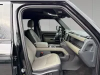Gebraucht Land Rover Defender SE Dynamic 252 PS (185 kW) 2025 Santorini black SUV