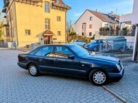Używany Mercedes E200 136 KM (100 kW) 1999 Niebieski Sedan/Limuzyna