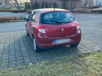 Gebraucht Renault Clio II 75 PS (55 kW) 2011 Rot Kleinwagen