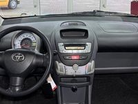 Gebraucht Toyota Aygo Cool 69 PS (50 kW) 2009 Rot Kleinwagen