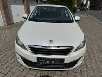 Gebraucht Peugeot 308 Allure 131 PS (96 kW) 2016 Weiß Limousine
