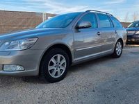 Gebraucht Skoda Octavia Elegance 105 PS (77 kW) 2011 Beige Kombi