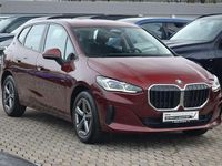 Gebraucht BMW 220 Active Tourer 156 PS (114 kW) 2025 Piemont rot metallic Van / Kleinbus