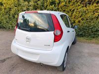 Gebraucht Opel Agila 60 PS (44 kW) 2014 Weiß Kleinwagen