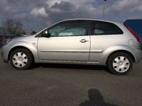 Gebraucht Ford Fiesta Style 60 PS (44 kW) 2007 Silber metallic Kleinwagen