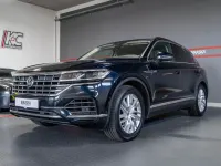 Gebraucht VW Touareg Atmosphere 231 PS (169 kW) 2019 Moonlight blue perleffekt SUV