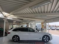 Gebraucht BMW 520 Sport Line 190 PS (139 kW) 2023 Weiß Kombi