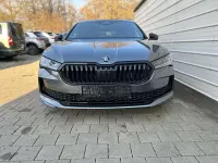 Neu Skoda Superb SportLine 193 PS (141 kW) 2025 Graphite grau metallic Kombi