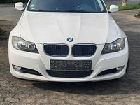 Gebraucht BMW 318 143 PS (105 kW) 2011 Weiß Kombi