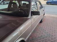Second-hand Mercedes E300 180 CP (132 kW) 1990 Auriu Berlinǎ