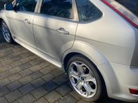 Gebraucht Ford Focus 109 PS (80 kW) 2009 Silber Limousine