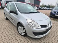 Gebraucht Renault Clio II 75 PS (55 kW) 2007 Silber Kleinwagen