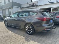Gebraucht Ford Focus Titanium 120 PS (88 kW) 2022 Grau Kombi