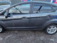 Gebraucht Ford Fiesta Celebration 101 PS (74 kW) 2017 Grau Limousine