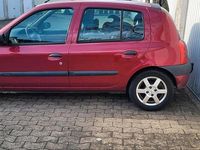 Second-hand Renault Clio II 75 CP (55 kW) 2000 Roșu Hatchback