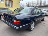 Gebraucht Mercedes E300 AMG 179 PS (131 kW) 1992 Blau Limousine