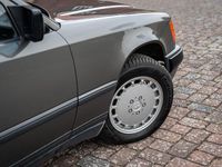 Gebraucht Mercedes 200 118 PS (86 kW) 1989 Grau Kombi