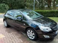 Gebraucht Opel Astra 140 PS (102 kW) 2011 Schwarz Kleinwagen