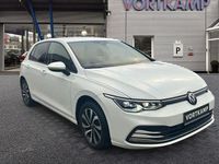 Gebraucht VW Golf VIII 150 PS (110 kW) 2022 Oryxweiß perlmutteffekt (metallic) Limousine