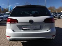 Gebraucht VW Golf VII Join 125 PS (91 kW) 2018 Oryxweiß perlmutteffekt Kombi