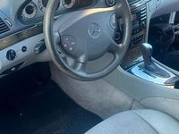 Gebraucht Mercedes E240 177 PS (130 kW) 2004 Schwarz Kombi