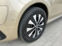 Gebraucht Mercedes EQV300 Avantgarde 150 kW (204 PS) 2025 Kalaharigold met. Van / Kleinbus