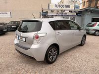 Gebraucht Toyota Verso 147 PS (108 kW) 2013 Silber Van / Kleinbus