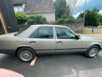 Gebraucht Mercedes E230 132 PS (97 kW) 1985 Kleinwagen