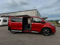 Neu Ford Tourneo Active 170 PS (125 kW) 2025 Rot Van / Kleinbus