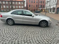 Gebraucht Mercedes E220 150 PS (110 kW) 2004 Silber Limousine