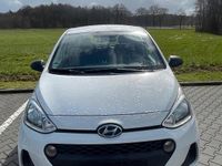 Gebraucht Hyundai i10 67 PS (49 kW) 2017 Weiß Kleinwagen