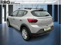 Gebraucht Dacia Sandero Stepway 101 PS (74 kW) 2024 Mondstein grau SUV