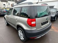 gebraucht Skoda Yeti 2.0TDI-Allrad-Navi-Panorama-Tüv Neu