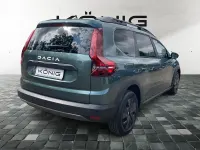 Gebraucht Dacia Jogger Expression 110 PS (80 kW) 2025 Grün Van / Kleinbus