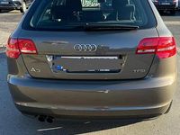 Gebraucht Audi A3 Attraction 150 PS (110 kW) 2012 Grau Limousine