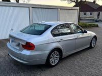 Gebraucht BMW 320 170 PS (125 kW) 2007 Silber Limousine