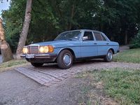 Second-hand Mercedes 200 60 CP (44 kW) 1982 Albastru Berlinǎ