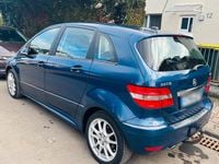 Gebraucht Mercedes B200 140 PS (102 kW) 2010 Blau Van / Kleinbus